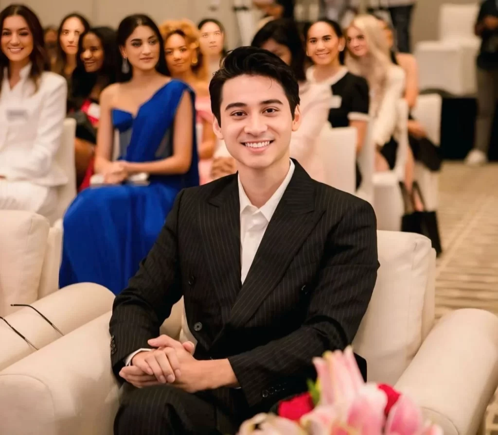Học viên Phạm Tuấn Ngọc làm giám khảo Head to Head Challenge tại Miss World
